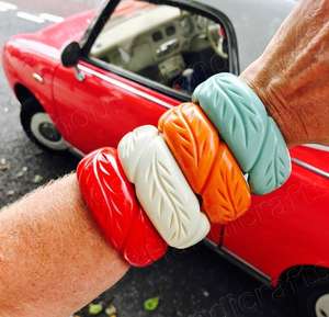 Brazalete de Resina Tallado a Mano de la Mejor Calidad, Patrón en Espiral, Elegante, Personalizable, Regalo de Boda - Product Image 4