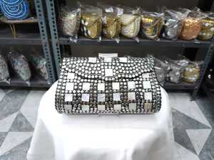 Bolso de Mano para <span class=keywords><strong>Mujer</strong></span> Shakuntala Vintage, Diseño de Mosaico de Latón con Piedras y Conchas, Ecológico, Grabado con Láser, Tema de Amor, Hecho a Mano - Product Image 2