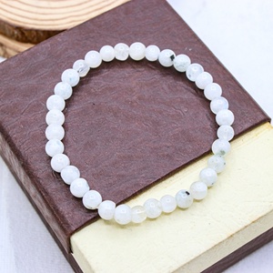 Bracelet extensible en pierres de lune blanches naturelles lisses et rondes, bijoux fins, Memoria Jewels - Product Image 2