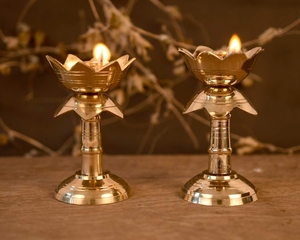 Lámpara de aceite tradicional Hind Craft Living de latón con diseño de árbol y base de loto, artesanía metálica para la ceremonia religiosa de Diwali - Product Image 4
