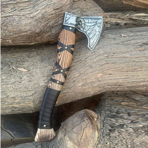 Hacha Vikinga Hecha a Mano con Cabeza de Acero Grabada, Mango de Madera, Empuñadura Envuelta en Cuero, Inspiración Nórdica, Decoración para Exteriores, Regalo - Product Image 1