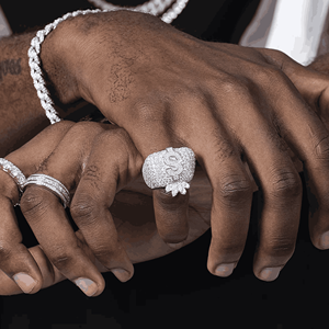 Anillo de cóctel Hiphop con moissanita y diseño de bolsa de dinero, plata 925 con engaste pavé, para uso diario masculino - Product Image 3