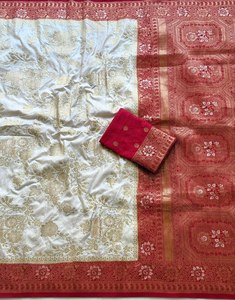 Sari de luxe en Georgette, teint à la main, motif Jaal doré, style Imperial Pattu Elegance, séchage rapide, avec Pallu Meher Rich, design de créateur, collection Heritage Binni - Product Image 2