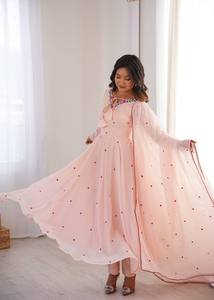 Ensemble de costume Anarkali en georgette pêche pastel avec broderie florale sur le col, motifs à pois, dupatta assorti Prayosha Enterprise - Product Image 3