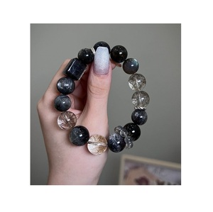 Pulsera de Resina de Lujo Elaborada con Técnicas Artesanales Únicas, Elegante Accesorio para la Muñeca para Mercados de Moda Globales - Product Image 1