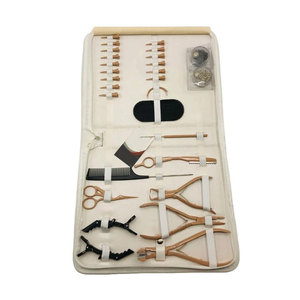 Kit d'outils pour extensions capillaires micro-anneaux marron de qualité supérieure avec étui de rangement blanc, pinces en acier inoxydable, agençage et aiguille de tirage - Product Image 3