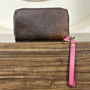 Pochette vintage pour femme en cuir de vachette artisanal de créateur, avec plusieurs emplacements pour cartes, fermeture éclair et dragonne amovible - Product Image 5