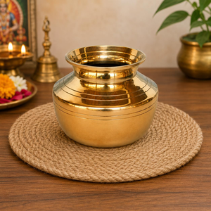Kalash en laiton traditionnel, pot à eau décoratif pour la Pooja, récipient hindou pour la prière au temple, à la maison, à l'autel, pour les mariages et les cultes - Product Image 2