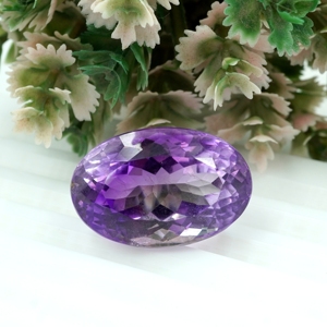 Piedra Preciosa de Amatista Natural, Forma Ovalada, 31.60 Quilates, Piedra Suelta - Product Image 1