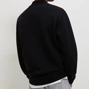 เสื้อสเวตเชิ้ตผู้ชายแบบคอกลม OEM สำหรับใส่เล่นกีฬา  แบบเรียบๆ ไม่มีลาย - Product Image 3