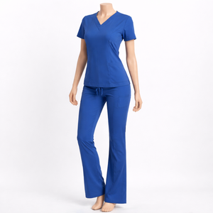 Nueva Tendencia en Uniformes Médicos para Mujer: Conjunto de Blusa y Pantalones Deportivos - Product Image 1
