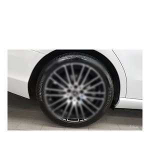 Mercedes-Benz C300 4MATIC Avantgarde Clase C 2024 con Volante a la Izquierda, Caja de Cambios Automática y Cámara Trasera, 32,380 Km - Product Image 5