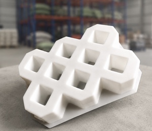 Moule de moulage en plastique PP directement de l'usine BAVIGO pour pavés en béton à 8 trous - Product Image 1
