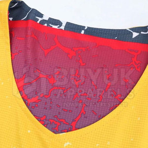 Tenue de basketball en polyester respirant haute performance, design sublimé, ensemble personnalisé pour les matchs de compétition - Product Image 4