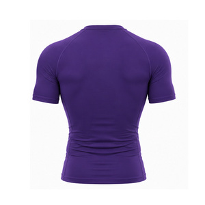 T-shirt de compression respirant pour homme – Haut de sport extensible pour la gym, le fitness et la course à pied – Vêtements de sport personnalisés – Fabricant en gros – Conception OEM - Product Image 3
