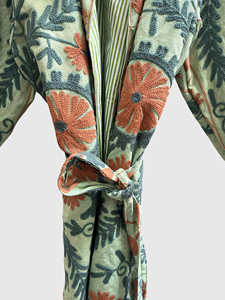 Veste en velours pour femmes grande taille, col mandarin, manches longues, motif floral brodé à la main, manteau long, vêtements d'hiver - Product Image 5