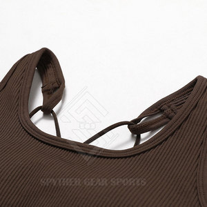 ชุดโยคะสีพื้นแบบมืออาชีพ พร้อมโลโก้ด้านหน้า ผ้าระบายอากาศเป็นมิตรกับสิ่งแวดล้อม ยืดหยุ่นสบาย ชุดออกกำลังกาย 2 ชิ้น - Product Image 3