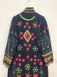 Chaqueta de terciopelo bordada estilo bohemio vintage para mujer, con estampado floral, cuello alto, corte holgado, estilo étnico, chaqueta larga de invierno. - Product Image 4