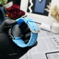 Montre analogique-numérique sertie de diamants, bracelet en caoutchouc bleu, lunette en moissanite, boîtier argenté, montre hip-hop pour femme