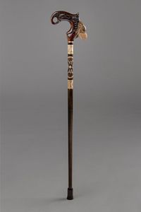 Canne de marche et bâton décoratif en bois poli plaqué argent moderne, objet d'art sculpté de collection haut de gamme - Product Image 1
