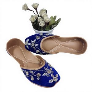 Zapatos Bordados de Moda para Mujer, de Cuero Genuino, Diseño Personalizado, Estilo Tradicional para Caminar, para Fiestas - Product Image 1