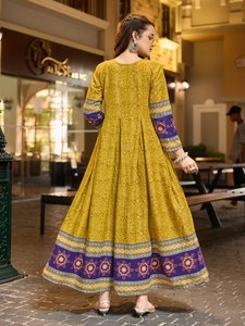 Ensemble Kurta en coton imprimé moutarde pour femmes avec manches brodées, style traditionnel indien pakistanais, coupe ample, vêtements décontractés - Product Image 4