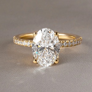 Anillo de Compromiso de Oro Amarillo de 14K con Diamante Cultivado en Laboratorio de Corte Ovalado de 3CT, Venta al Por Mayor - Product Image 1