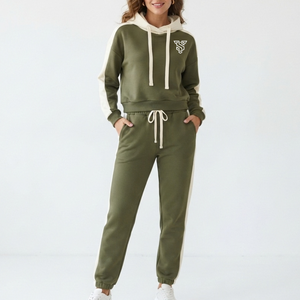 Conjunto Deportivo de Dos Piezas para Mujer, Color Verde Oliva, Tejido de Punto, con Capucha, Manga Larga, Corte Regular, Color Sólido, para Invierno - Product Image 1