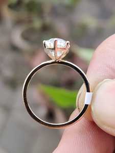 Anillo de compromiso solitario con diamante cultivado en laboratorio de corte marquesa, piedras laterales, chapado en oro de 18k con rodio, engaste de garras, anillo clásico minimalista - Product Image 6