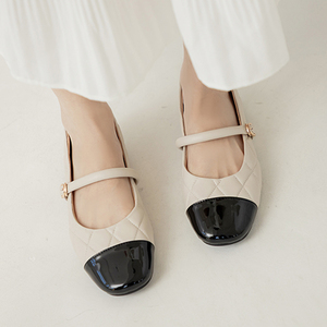 Chaussures plates Mary Jane en cuir d'agneau matelassé pour femmes Ann'S, bout pointu verni, couleur blanche - Product Image 1