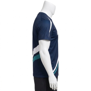 T-shirt de tennis pour homme haut de gamme, conçu avec un tissu léger, respirant et confortable, et une coupe athlétique pour les sports professionnels. - Product Image 4