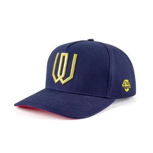 Casquette de baseball moderne avec des panneaux élégants et une visière incurvée, qui confère une allure sportive et épurée pour un style décontracté au quotidien. - Product Image 4