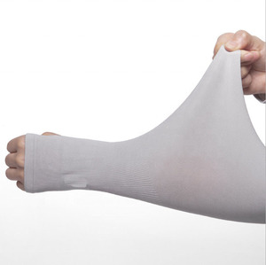 Listo para enviar al por mayor: Mangas de brazo deportivas elásticas y suaves con logo personalizado, protección UV. ¡Pide ahora! - Product Image 1