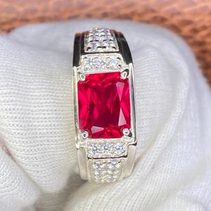 แหวนเงินแท้ประดับทับทิมทรงปรินเซสคัท แหวนหมั้นทับทิม แหวนประจำเดือนกรกฎาคม แหวนพลอยสีแดง ของขวัญสำหรับเขา - Product Image 4