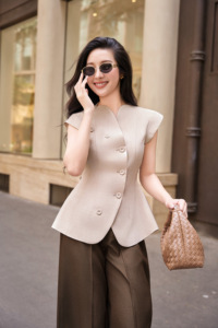 Chaleco de Mujer Color Beige con Cuello Mandarín y Mangas Cortas con Botones, Elegante Chaleco de Oficina, Color Sólido, Tejido, Estilo Otoñal, YONA - Product Image 3