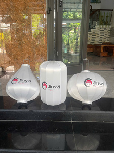 Lanterne artisanale vietnamienne en coton écologique avec cadre en bambou, abat-jour suspendu pour la maison, les mariages, les fêtes et les restaurants - Product Image 1