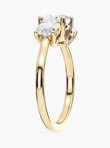 Bague de fiançailles classique pour femme en or jaune avec trois pierres de moissanite taille émeraude et sertissage à griffes - Product Image 2
