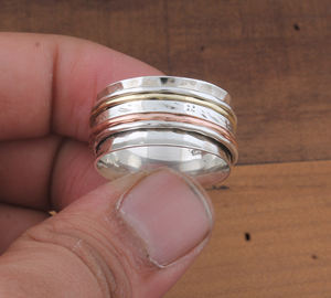 Anillo de Estilo Vintage con Incrustaciones, Plata 925 con Acabado Texturizado, Engaste de Bisel, Diseño Simple de Cruz, Anillo de Boda para Hombre de Plata y Latón para Fiesta - Product Image 5