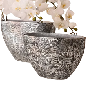 Vase en aluminium de style français, couleur antique, texture gaufrée, design moderne, pour fleurs, ornement de jardin et de maison, usage domestique - Product Image 1