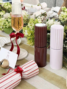 Elegante Molinillo de Sal y Pimienta con Acabado Lacado, Ideal para Decoración de Cocina Moderna - Product Image 5