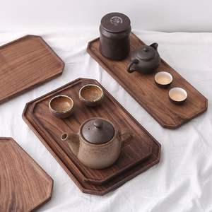 Plateau de service en bois de style luxueux et durable avec finition lisse, poignées à prise ferme, options personnalisables pour la décoration de salle à manger de style farmhouse - Product Image 1