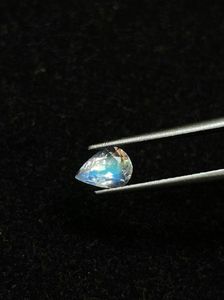 Piedra lunar arcoíris azul fuego facetada natural, corte de pera. Piedra lunar arcoíris africana, corte de pera. - Product Image 1