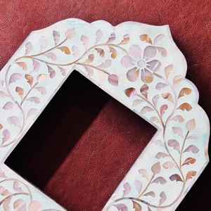 Cadre photo en nacre découpé à la main avec clip argenté, fait main, décoratif, pour la maison, à poser sur table - Product Image 5