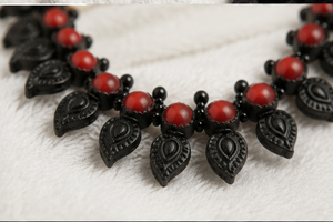 Ensemble collier et boucles d'oreilles Jhumka en laiton, plaqué argent noir antique, imitation perle, bijoux écologiques, style mariage Kottravai Tamil Nadu - Product Image 2