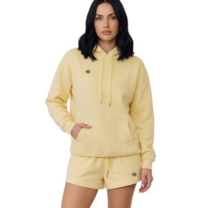 Conjunto Premium de Sudadera con Capucha Oversize y Pantalones Cortos para Mujer, de Forro Polar Suave, con Logotipo Personalizado, Conjunto Coordinado Suave para Mujer, OEM - Product Image 1