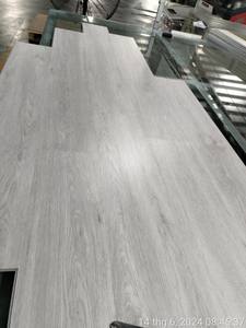 Suelo SPC Antideslizante e Ignífugo Ecológico de 8mm 6mm 5mm, Suelo Vinílico LVT con Diseño Gráfico, Resistente al Agua, Suministro de Fábrica - Product Image 5