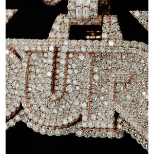 RB Gems Pendentif Tête de Lion Élégant pour Homme en Argent Sterling 925 et Or 14K, Pavé de Moissanite Transparente, PEN3STR India, Breloques de Mode Baguette - Product Image 1