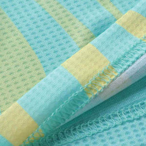 ชุดฟุตบอลระดับมืออาชีพ ดีไซน์ทันสมัย คุณภาพสูง ระบายอากาศได้ดี เป็นมิตรต่อสิ่งแวดล้อม ผลิตจากโพลีเอสเตอร์ 100% พิมพ์ลายด้วยเทคนิคฮีททรานเฟอร์ สำหรับผู้ใหญ่ - Product Image 4