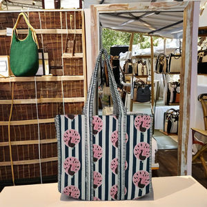 Sac fourre-tout à bandoulière grand format en coton matelassé indien fait main avec fermeture éclair, mode féminine, vente en gros - Product Image 1