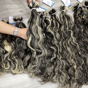 ผมต่อแบบเวฟธรรมชาติ สีน้ำตาลและสี 613 คุณภาพสูง ไม่หลุดร่วง ไม่พันกัน ราคาสุดคุ้ม - Product Image 1